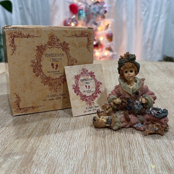 Vintage 1997 Yesterday's Child Caitlin w/Emma & Edmund...Diapering Baby Figurine - Picture 6 of 6